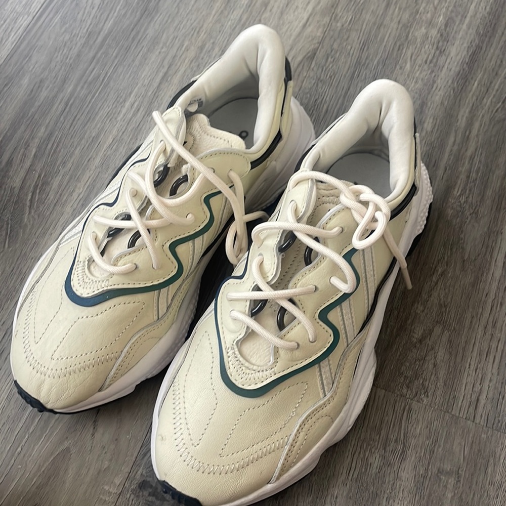Adidas woman’s 7